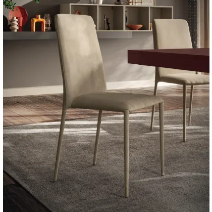 Sedia Cloe rivestita in tessuto Nabuk di Scavolini