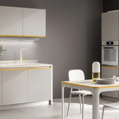 Cucina Moderna Dandy Plus Grigio con maniglia Giallo Senape di Scavolini